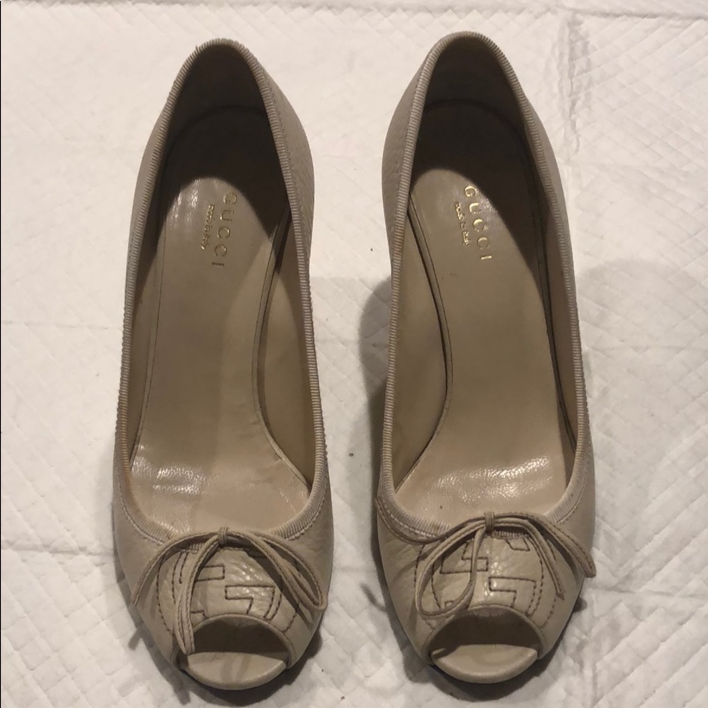 Gucci open toe shoes size 36 ivory